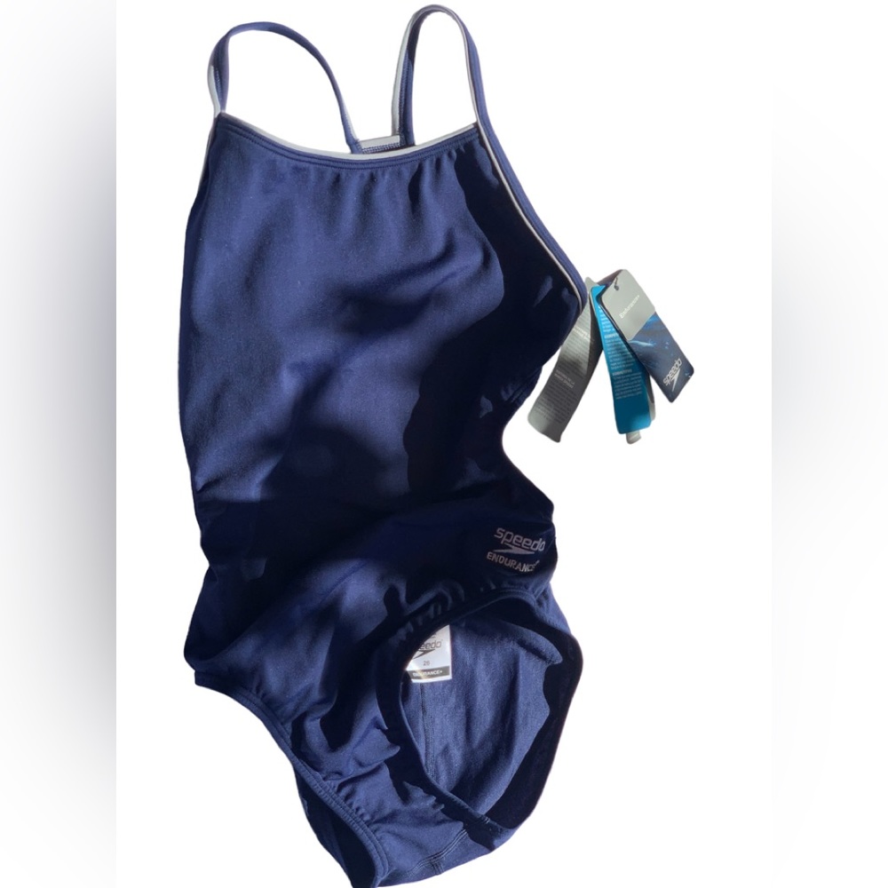 🏊‍♀️ Speedo swimming suit